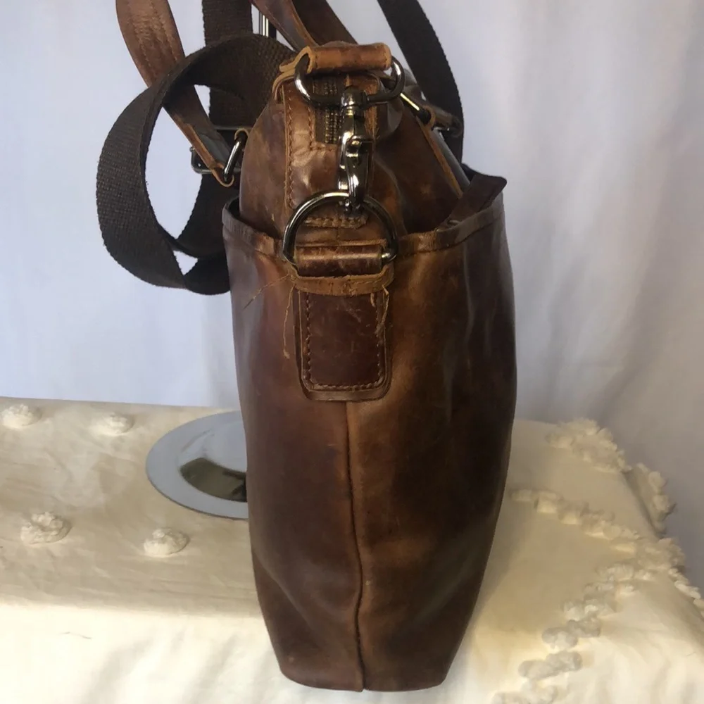 BACCINI Leandro cognac brown distressed genuine leather laptop bag. Detach strap